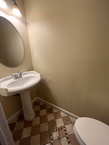 709 Elmwood Dr, Hudson NH  03051-3245 exterior