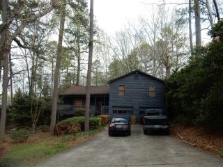 218 Overlook Dr, Holly Springs, GA 30188-4537