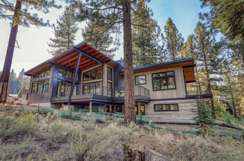 9333 Heartwood Dr, Truckee, CA 96161-5196
