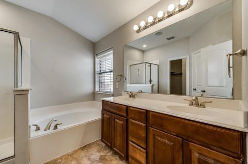 1511 Biltmore Ln, Irving TX  75063-3423 exterior