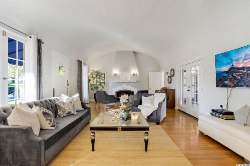 1570 Pacific Ave, Glendale CA  91202-1214 exterior