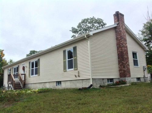 52 Huntington Hill Rd, Weare, NH 03281-5124
