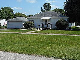111 1st St, Galva, IL 61434-1775