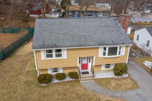 88 Avon Dr, Nashua, NH 03064-1905