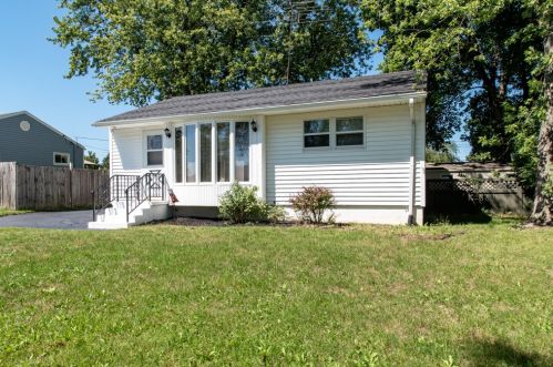 2808 Navaho Rd, Waukegan, IL 60087-3638