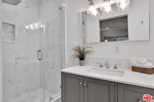 6222 Altura Ave, Glendale CA  91214-2325 exterior