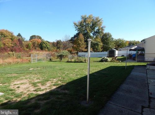 4 Stoneham Rd, Trenton NJ 08638-2745 exterior