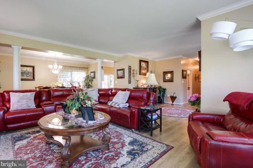 384 Turnberry Dr, Charles Town WV  25414-3930 exterior