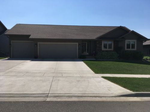 1801 West St, Yankton, SD 57078-1911