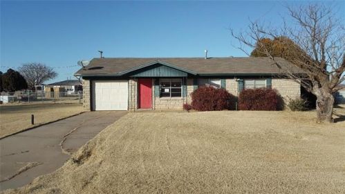 412 3rd St, Olustee, OK