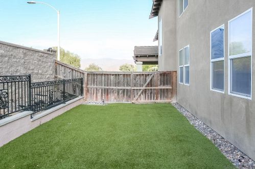 1728 Picket Fence Dr, Chula Vista CA  91915-1858 exterior