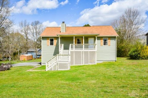 923 Lassetter Cir, Villa Rica, GA 30180-1416