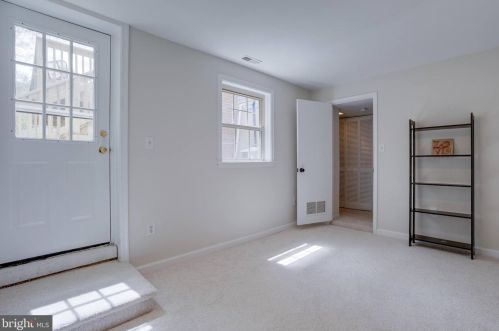 5707 Oak Leather Dr, Springfield VA  22015-2315 exterior