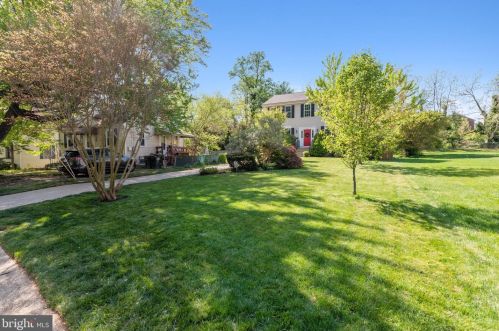 102 Spring St, Falls Church, VA 22046-3122