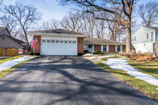 640 Hillside Ct, Hoffman Estates, IL 60010-4604