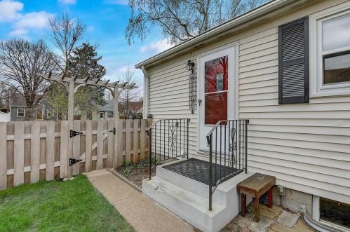 1729 5th St, Saint Paul MN  55112-6547 exterior