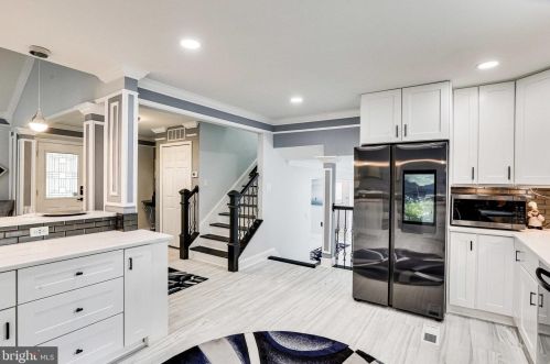 6309 Capella Ave, Springfield VA  22015-3220 exterior