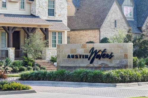 2225 Longwood Dr, Carrollton TX 75010-4911 exterior