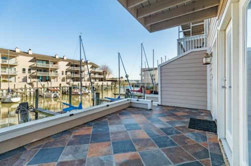 22 Mariner Village Dr, Taylor Lake Village TX 77586-5448 exterior