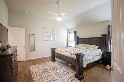 1712 Chivalry Ln, Fort Worth TX  76140-5780 exterior