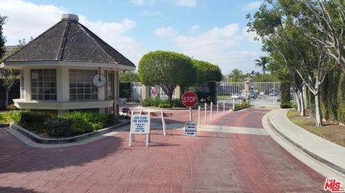 8725 Beckenham Ln, Inglewood, CA 90305-3465