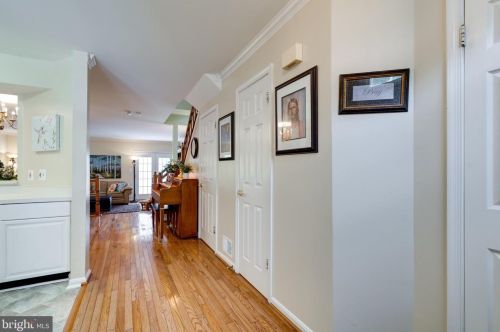 8725 Stone Hill Pl, Springfield, VA 22153-1718
