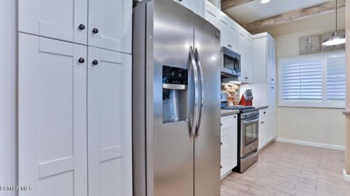 5474 Geoffrey Ave, Simi Valley CA  93063-4123 exterior