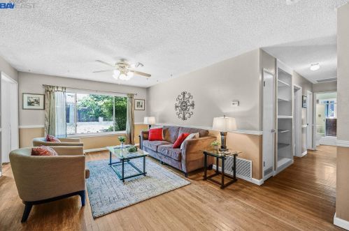 172 Lloyd St, Livermore, CA 94550-4025