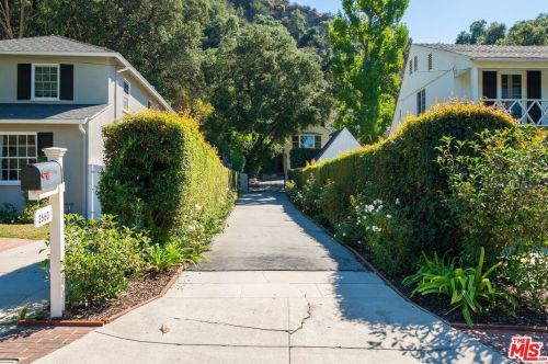 2660 Glenoaks Blvd, Glendale CA  91206-3107 exterior