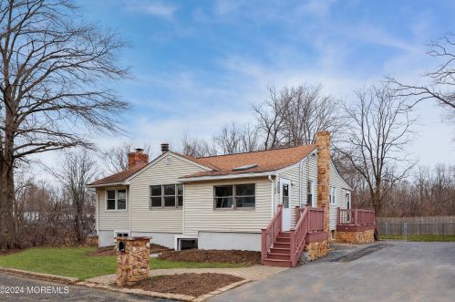 186 Van Cleaf Ln, Cliffwood, NJ 07721-1148