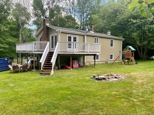 5 Phillip Ln, Gales Ferry, CT 06339-1117