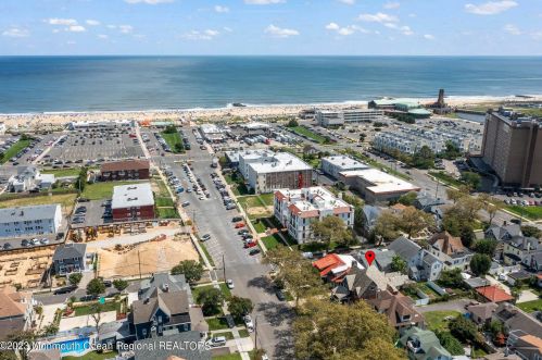 302 2nd Ave, Tinton Falls NJ  07712-6132 exterior