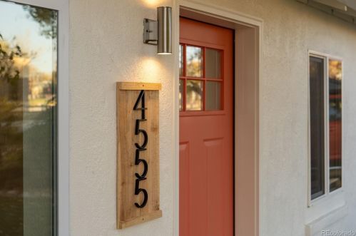 4555 Lincoln St, Englewood CO  80113-5732 exterior