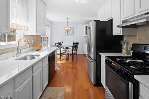 5 Garfield Way, Princeton NJ  08540-1669 exterior