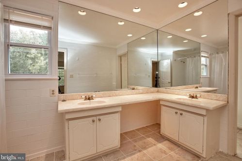 14613 Stonewall Dr, Silver Spring MD 20905-5857 exterior