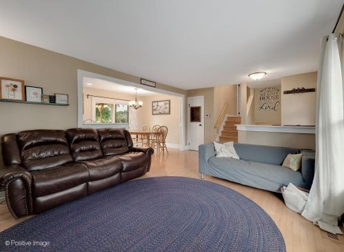 452 Cochise Ct, Carol Stream IL  60188-1515 exterior