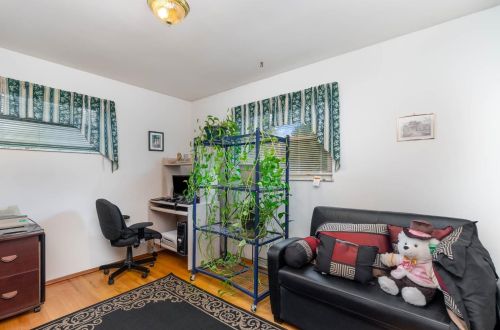 8974 Daly Rd, Cincinnati OH 45231-4637 exterior