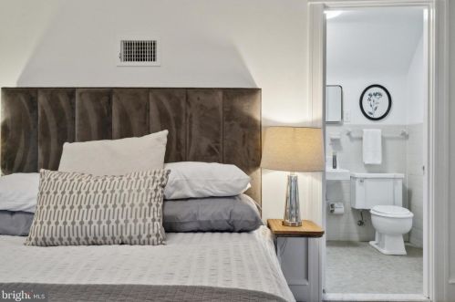 426 Durham St, Philadelphia PA  19119-1222 exterior