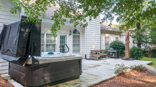 602 Brookside Pass, Holly Springs GA  30188-6053 exterior