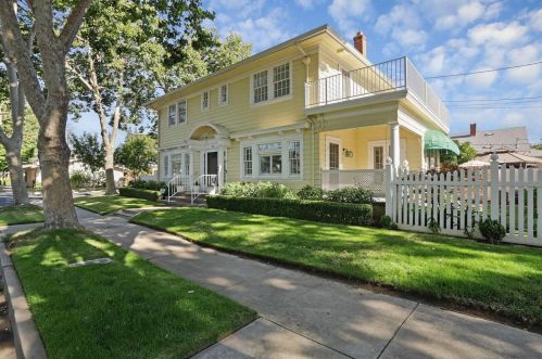 521 Pine St, Lodi, CA 95240-3039