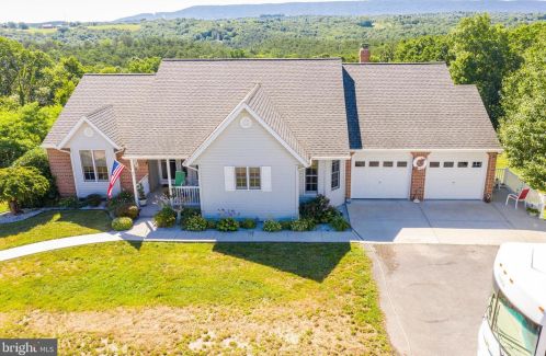 1942 Fairview Dr, Berkeley Springs WV  25411-3219 exterior