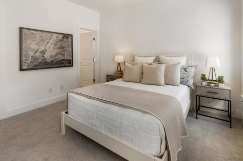 4015 Haverhill Dr, Atlanta GA  30342-3816 exterior