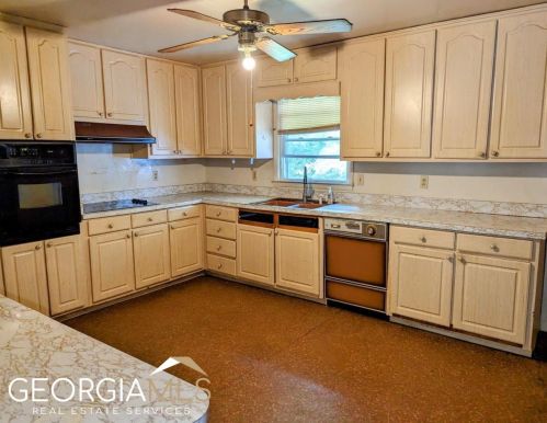 352 Harris Manor Dr, Atlanta GA  30311-2117 exterior