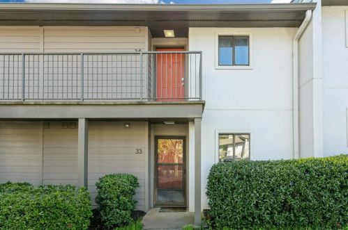 33 Finch Trl, Atlanta, GA 30308-2418