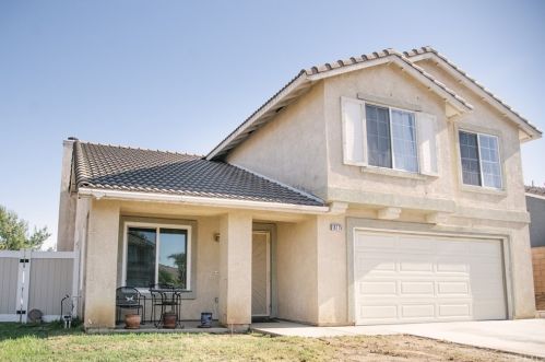 18775 Buckskin Dr, Bloomington, CA 92316-2757