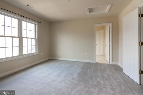 7337 Hooes Rd, Springfield VA  22152-3704 exterior