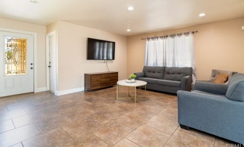 6878 Phoenix Ave, Riverside CA  92504-2020 exterior