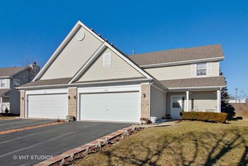 525 Northgate Cir, Oswego, IL 60543-8205