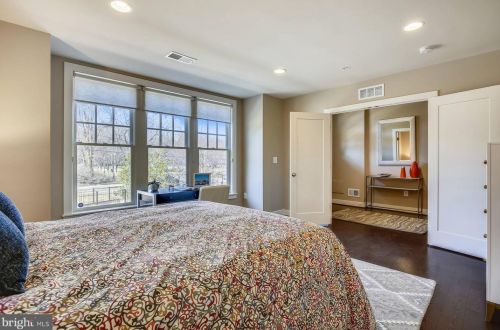 642 Ellsworth Dr, Silver Spring MD 20910-4301 exterior