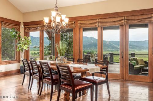 5872 Mtn Rnch Dr, Park City UT 84098-6177 exterior